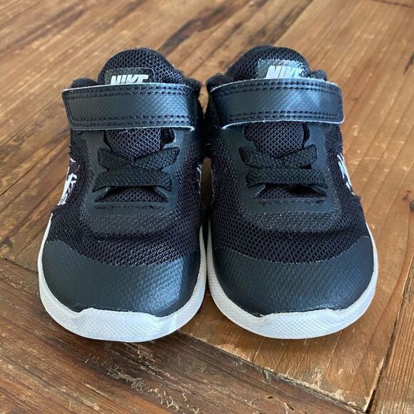 Nike Revolution 3 Print TD Black Hearts Infant Toddler Running Shoe Size 5 - Picture 5 of 8